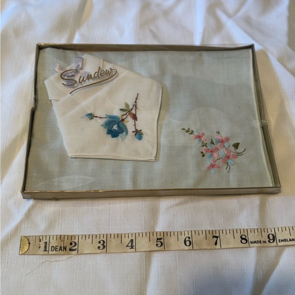 Vintage Embroidered Handkerchief Set with Floral Design - Picture 1 of 4
